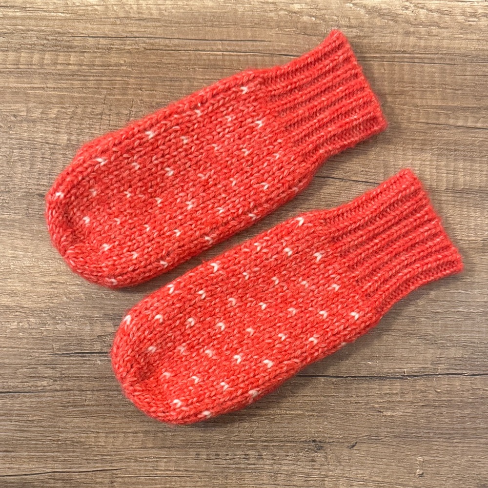 aerie Red Speckled Knit Mittens